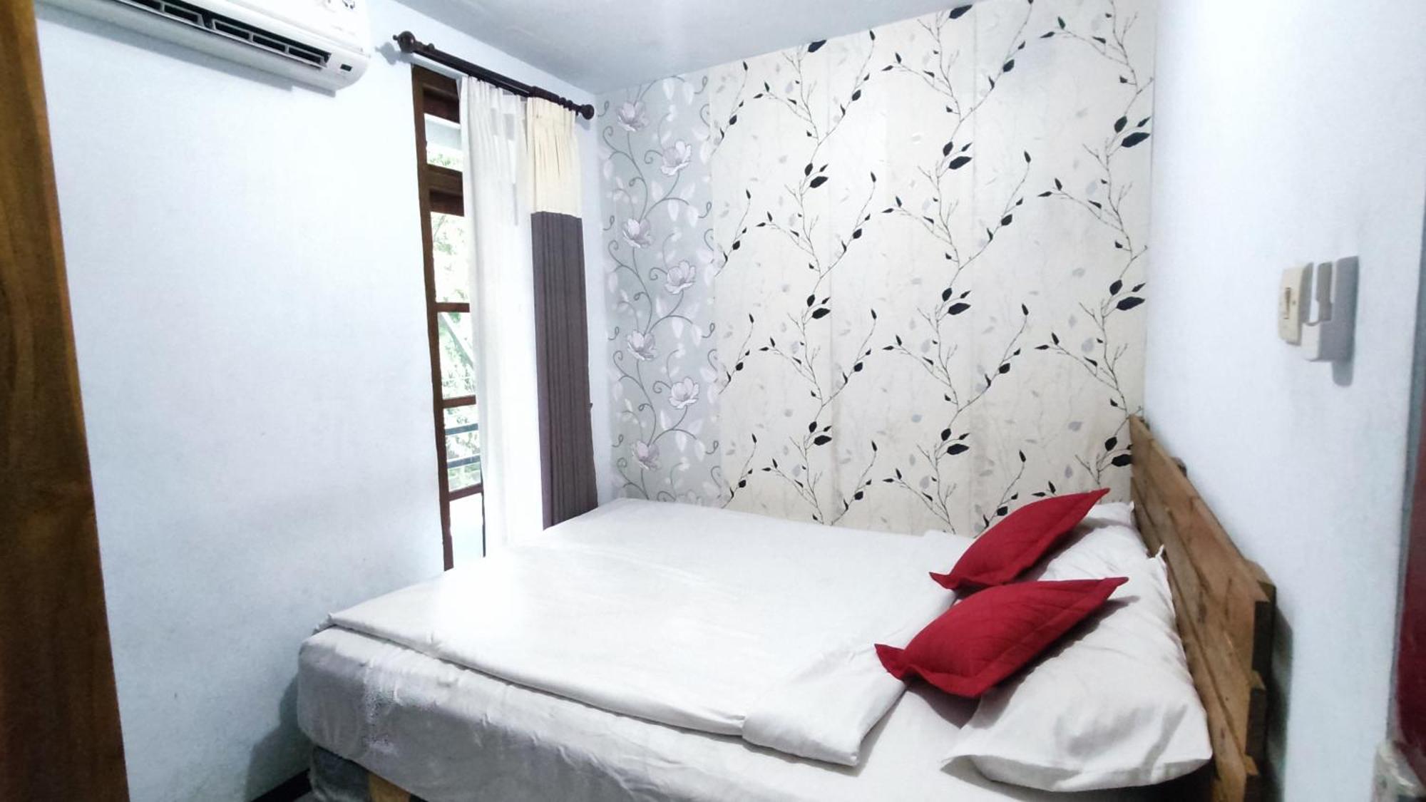 Отель Velodrome Family House Syariah Ngadipuro Экстерьер фото